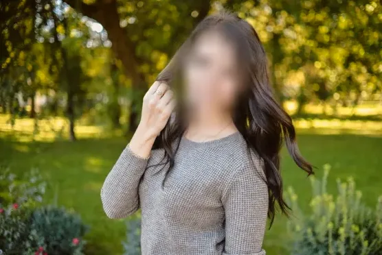 Ella, 32