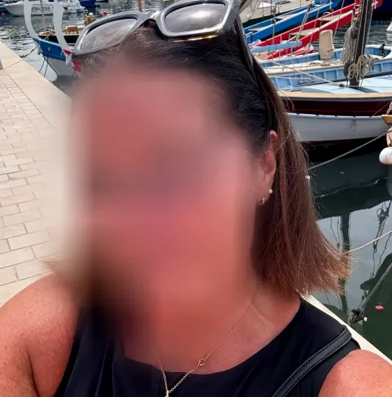 Ellen, 32
