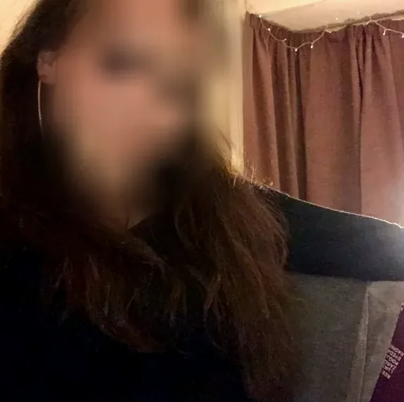 Julie, 25